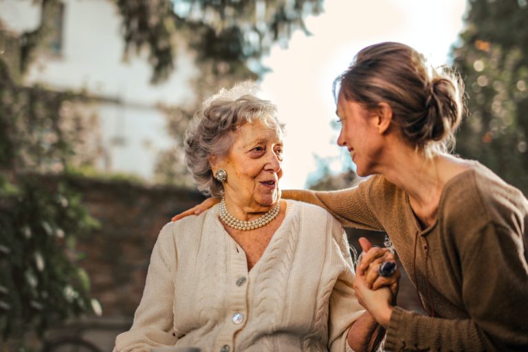 A más de 4 millones de mujeres que viven con Alzheimer: Feliz Día de la Madre