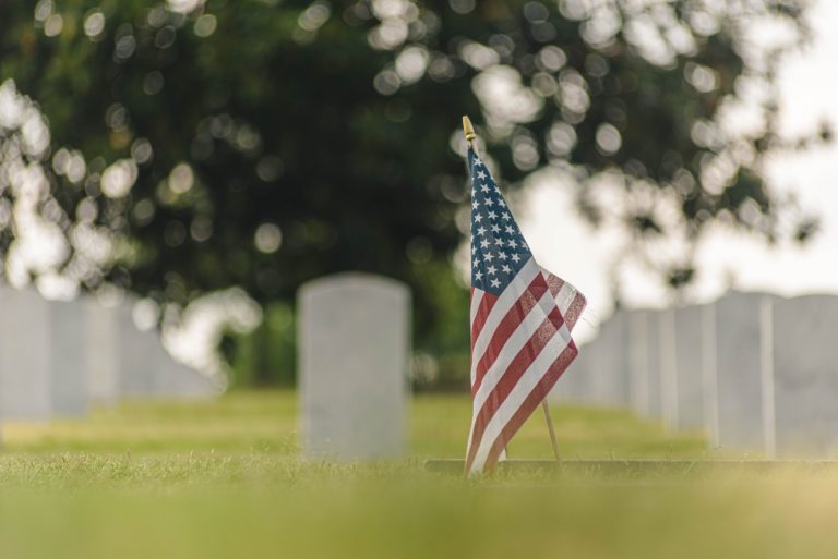 Los cementerios nacionales de VA organizarán ceremonias públicas del Día de los Caídos