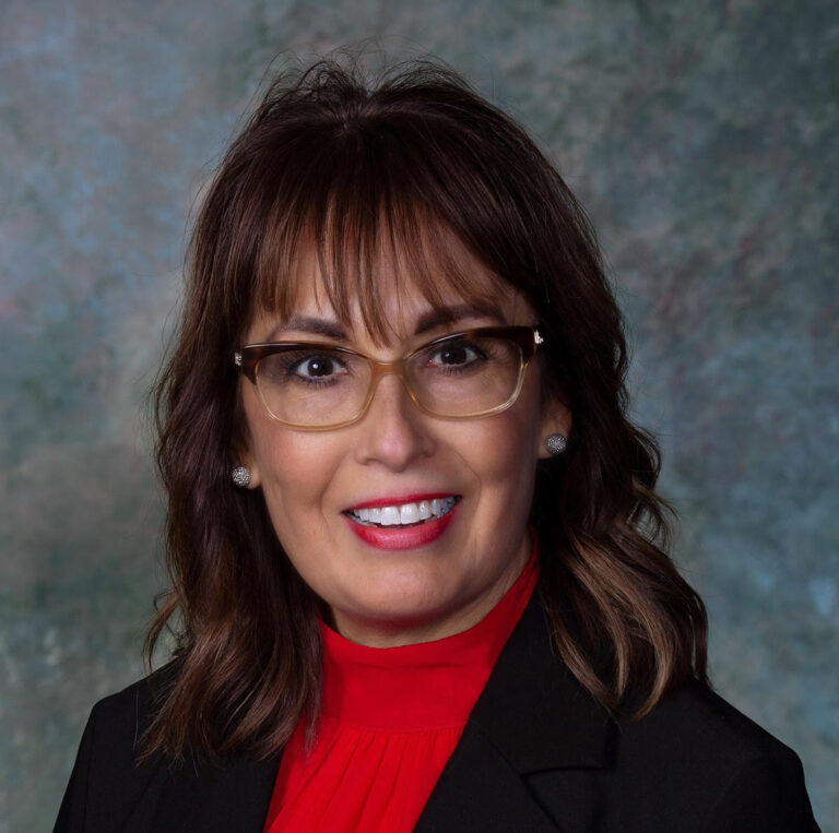 Nativa de Pueblo, Elizabeth Gallegos tiene éxito en muchas áreas de negocios