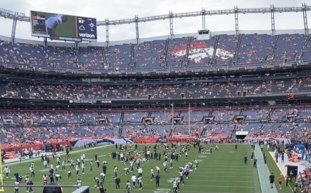 Los Broncos fallan en su primer partido en casa contra los Steelers