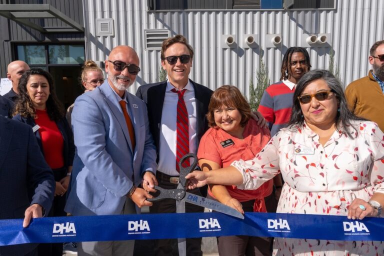 La Autoridad de Vivienda de Denver abre un piso en Sun Valley