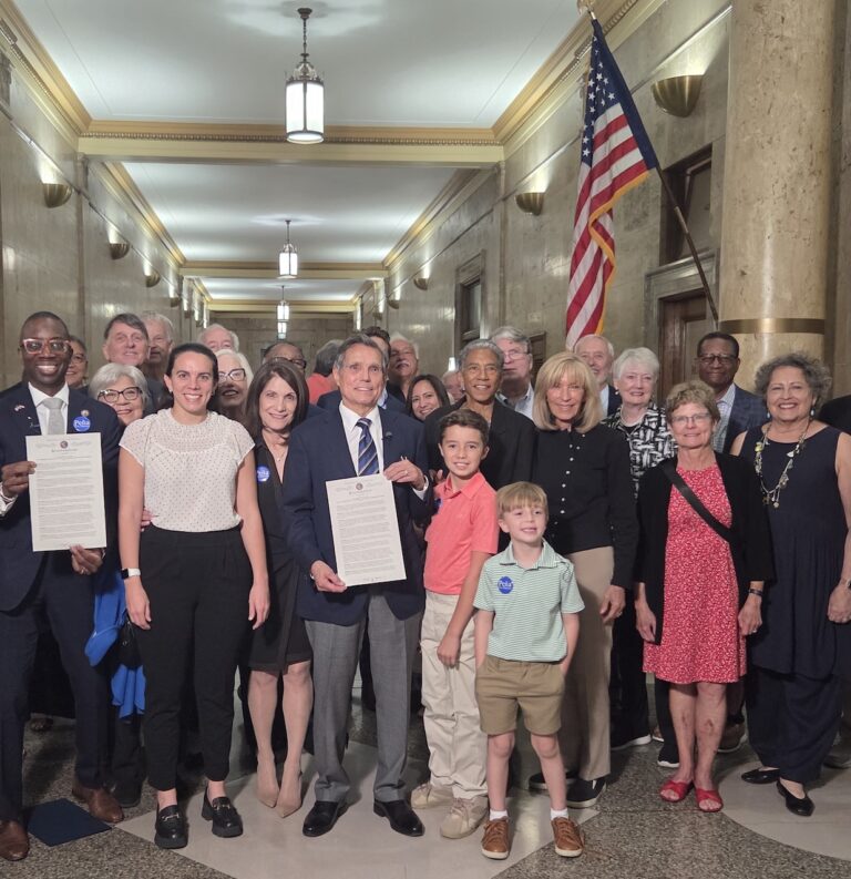 El exalcalde Federico Peña, homenajeado por la proclamación de la Ciudad y el Condado