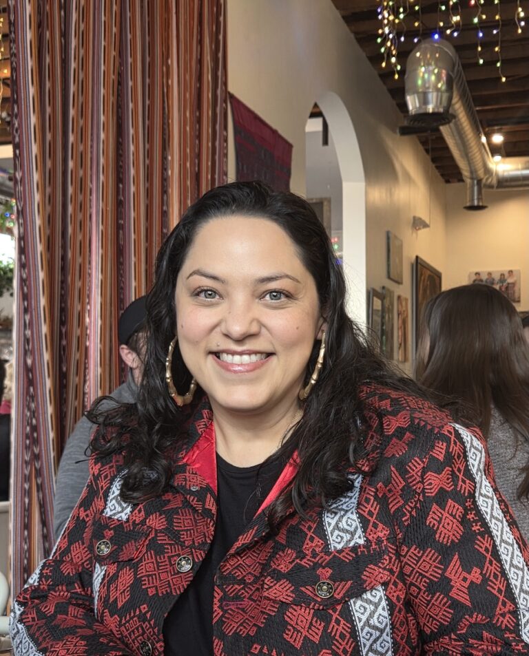 La senadora estatal Julie Gonzales, la primera latina de Colorado en postularse al Senado de Estados Unidos