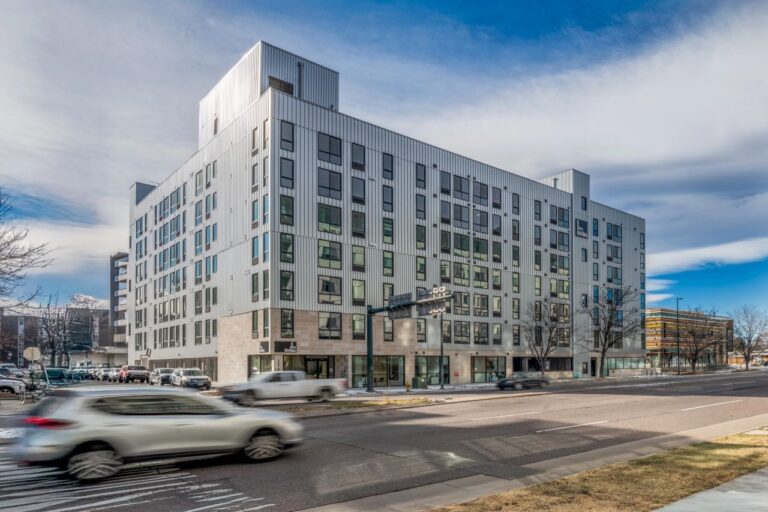 El nuevo complejo de viviendas asequibles de West Colfax ya está abierto con ofertas especiales de mudanza por tiempo limitado