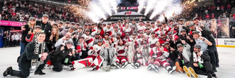 Momentos de la Copa Mundial de la FIFA, y Los Hurricanes ganan la Stanley Cup